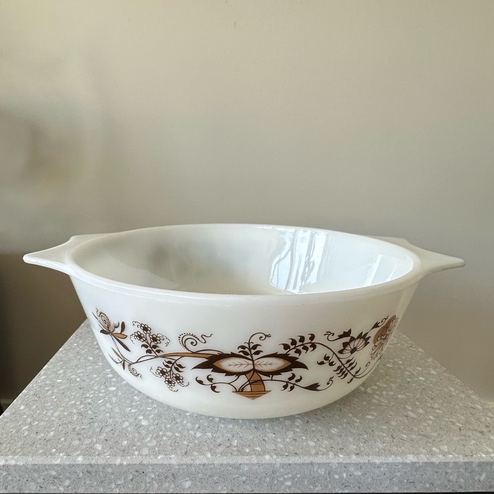 Pyrex Vintage Brown Vine Casserole Dish Milky White Circa 70’s 8”